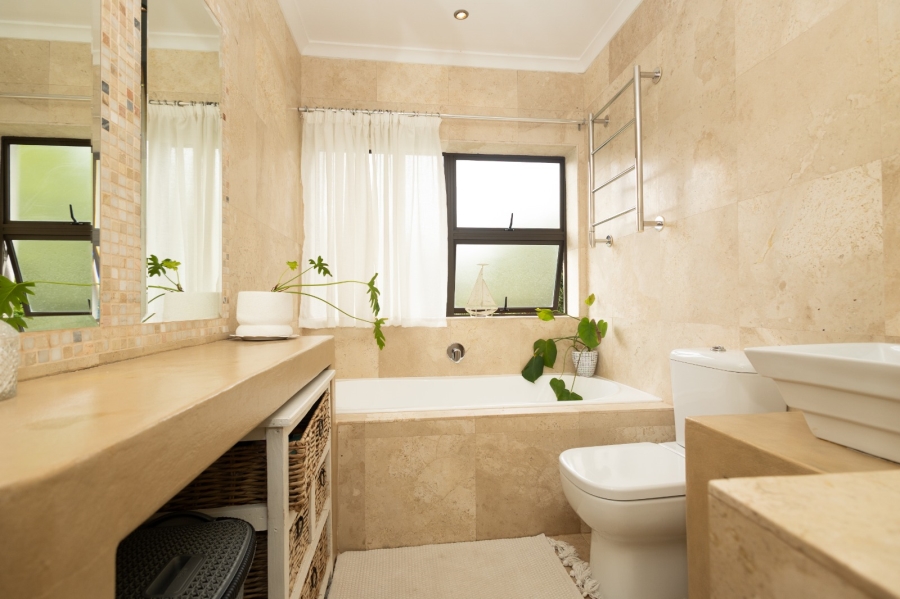 To Let 5 Bedroom Property for Rent in Vierlanden Western Cape